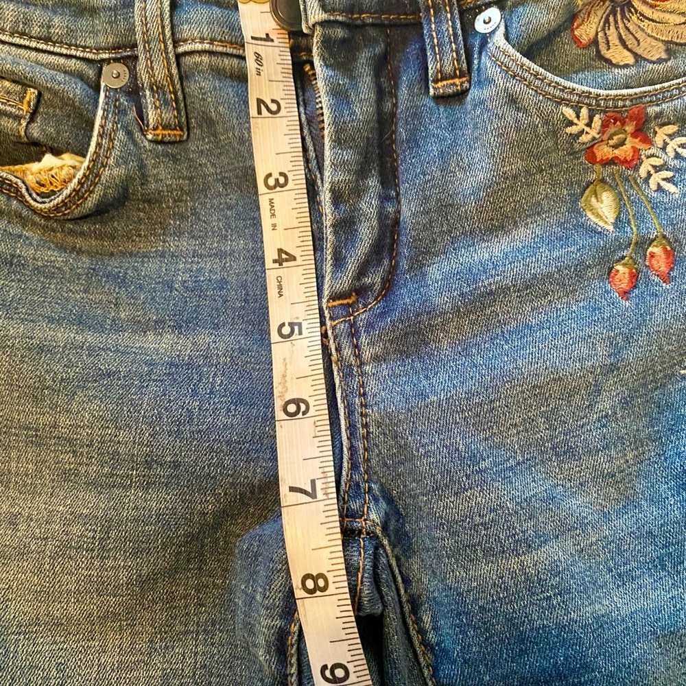 BLANK NYC Women's Skinny Ankle Embroidered Jeans Size 25. Raw hem - Picture 13 of 15